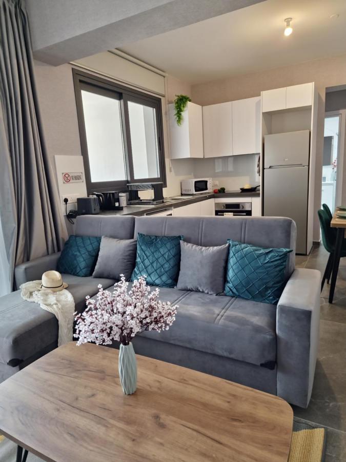 Carisa Deluxe Apartment With Jacuzzi Larnaca Exteriér fotografie