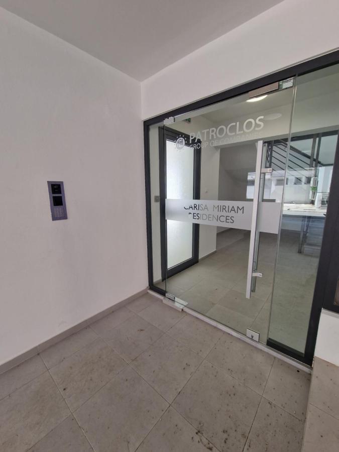 Carisa Deluxe Apartment With Jacuzzi Larnaca Exteriér fotografie