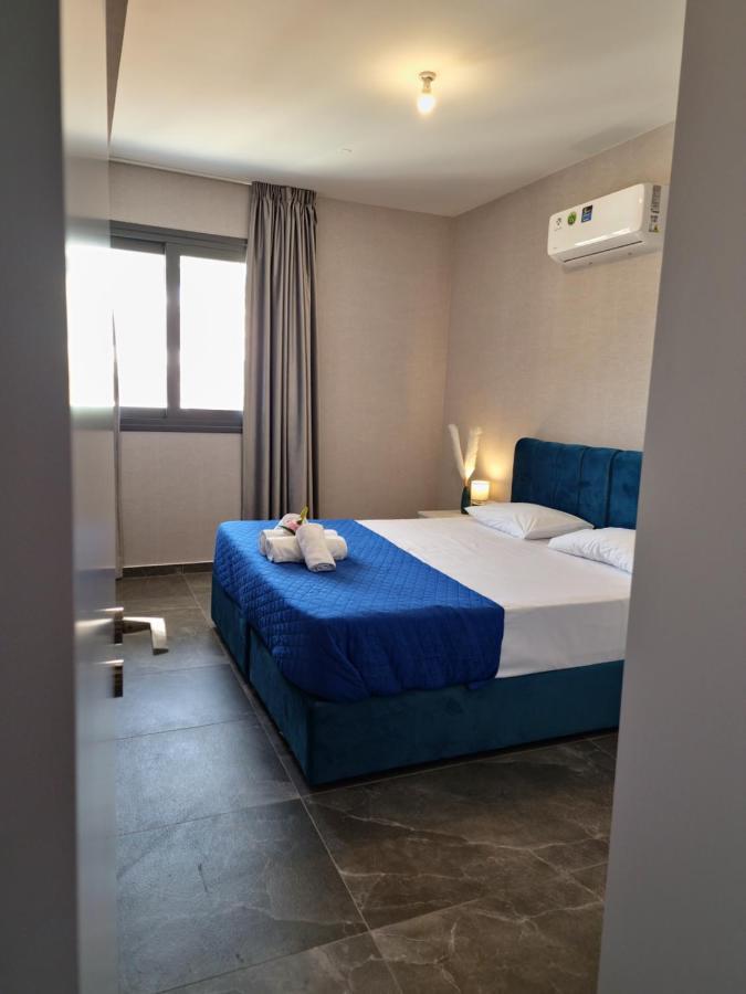 Carisa Deluxe Apartment With Jacuzzi Larnaca Exteriér fotografie