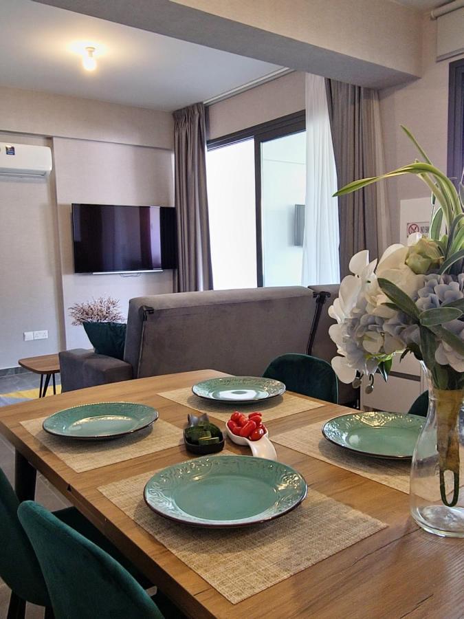 Carisa Deluxe Apartment With Jacuzzi Larnaca Exteriér fotografie
