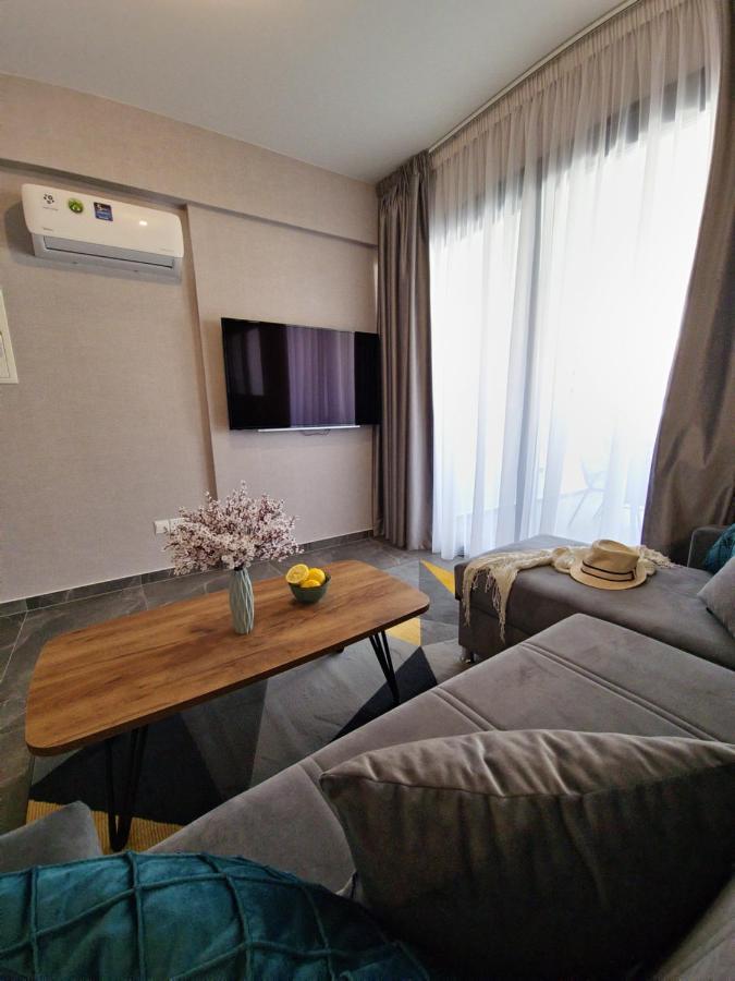 Carisa Deluxe Apartment With Jacuzzi Larnaca Exteriér fotografie