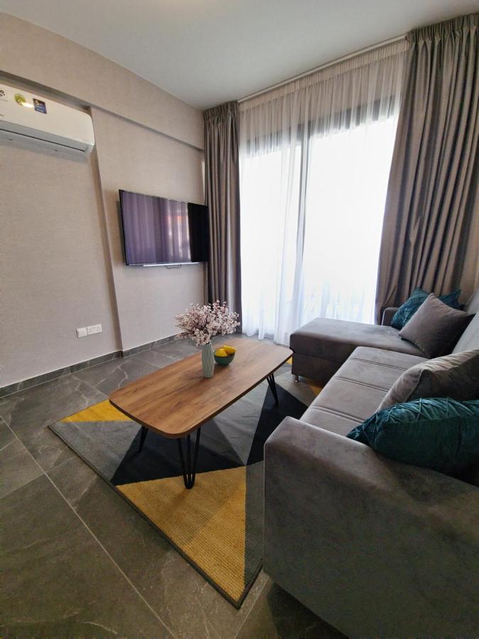 Carisa Deluxe Apartment With Jacuzzi Larnaca Exteriér fotografie