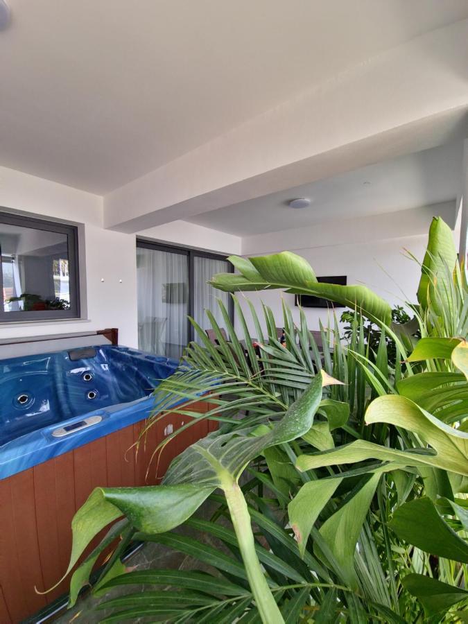 Carisa Deluxe Apartment With Jacuzzi Larnaca Exteriér fotografie