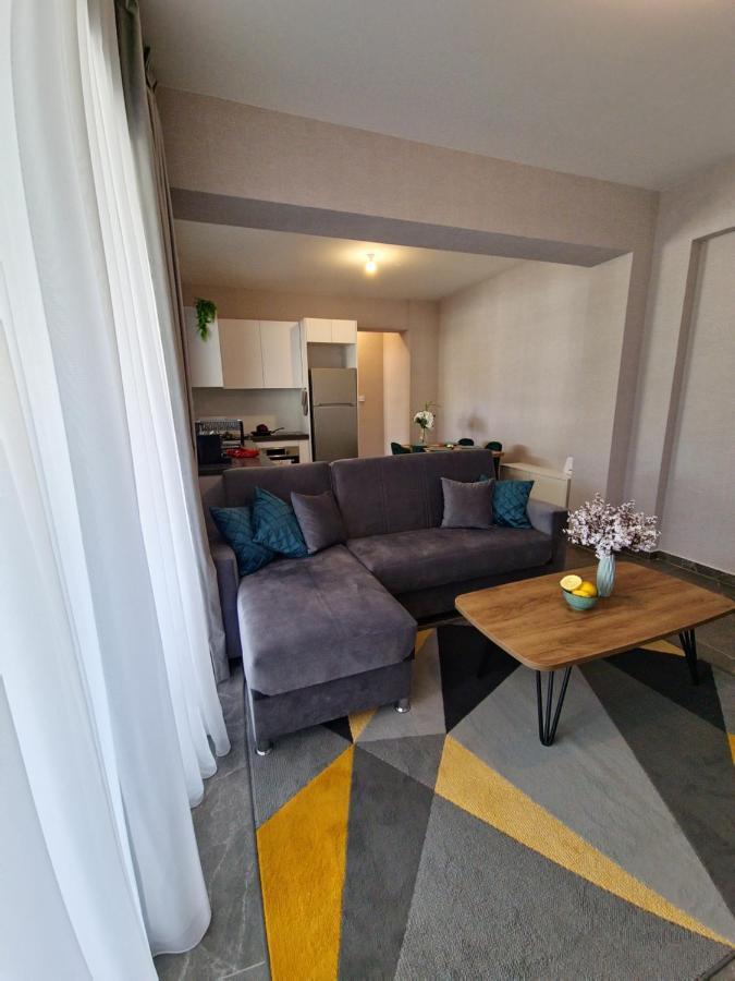 Carisa Deluxe Apartment With Jacuzzi Larnaca Exteriér fotografie