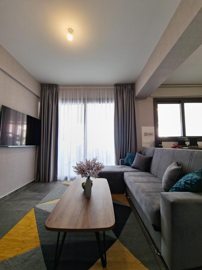 Carisa Deluxe Apartment With Jacuzzi Larnaca Exteriér fotografie