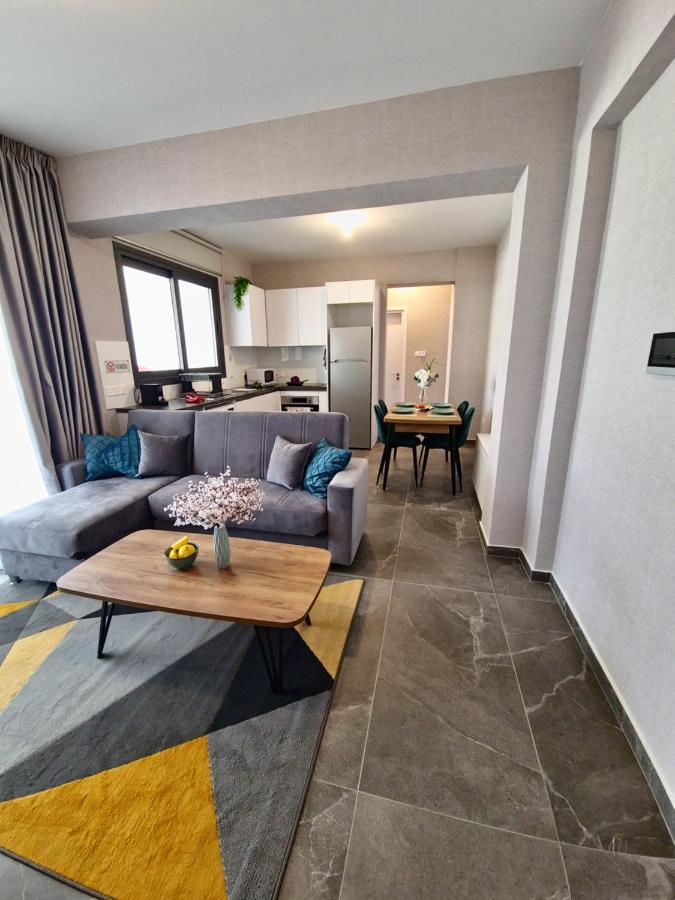 Carisa Deluxe Apartment With Jacuzzi Larnaca Exteriér fotografie