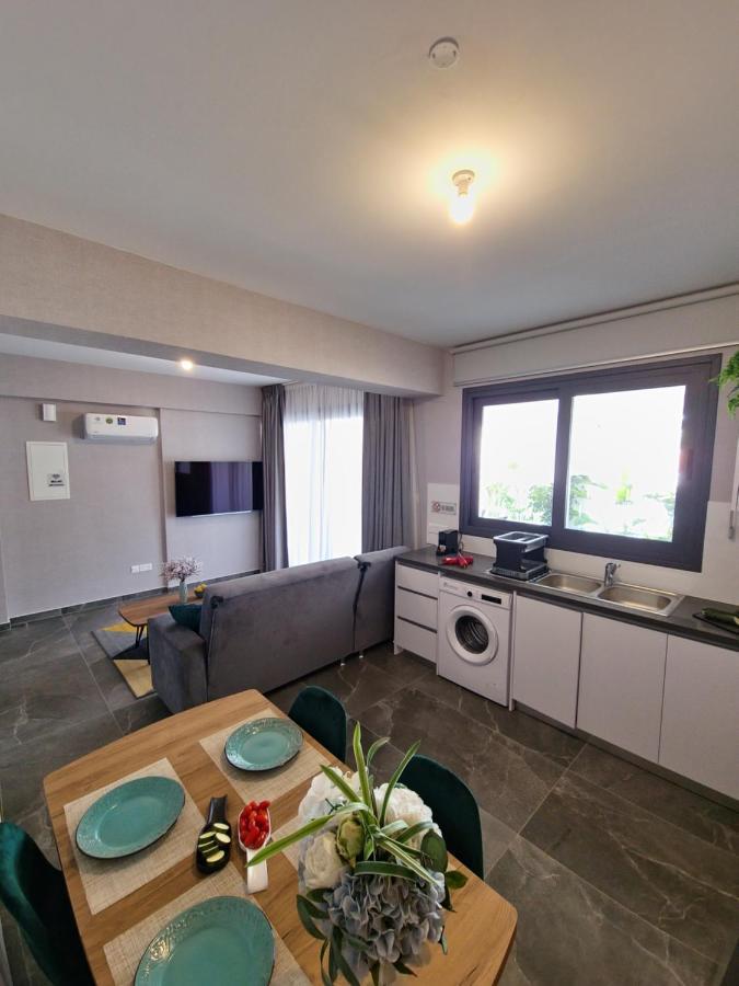 Carisa Deluxe Apartment With Jacuzzi Larnaca Exteriér fotografie