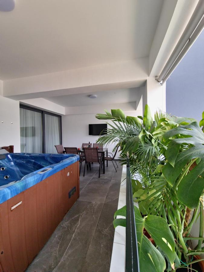 Carisa Deluxe Apartment With Jacuzzi Larnaca Exteriér fotografie