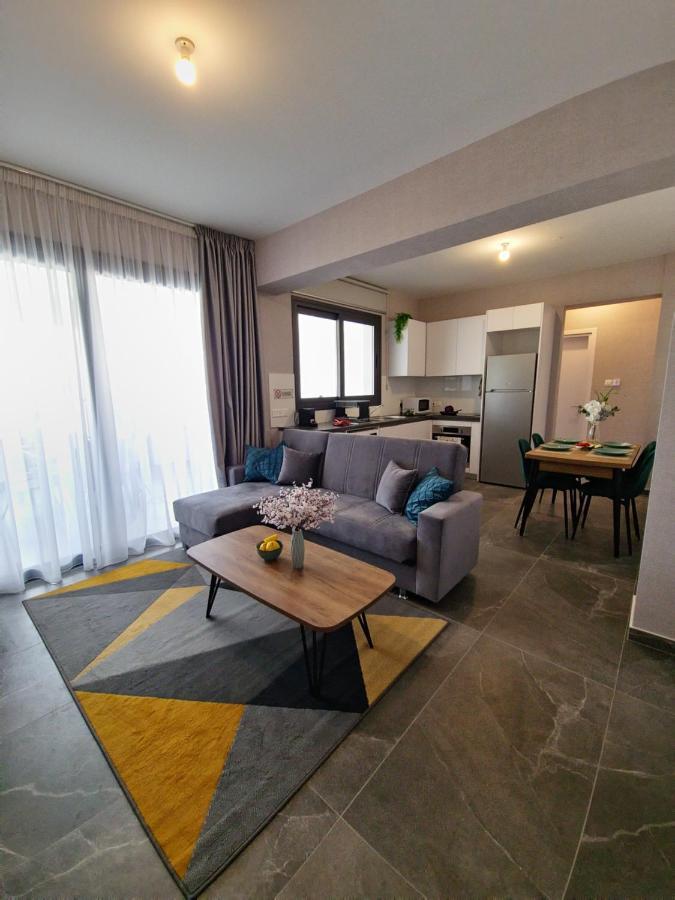 Carisa Deluxe Apartment With Jacuzzi Larnaca Exteriér fotografie